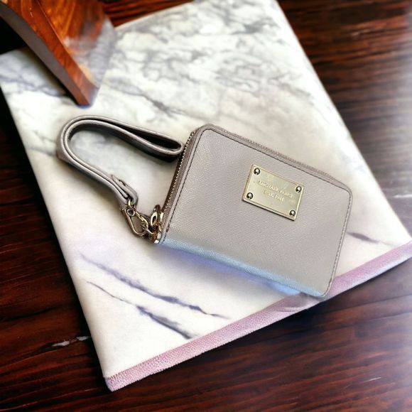 Michael Kors Wristlet Zipper Wallet - Picture 1 of 10
